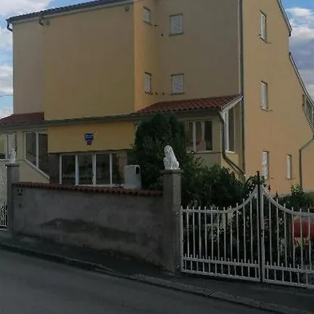 House Panorama - One Bedroom With Balcony And Sea View Apartman 4 アパート